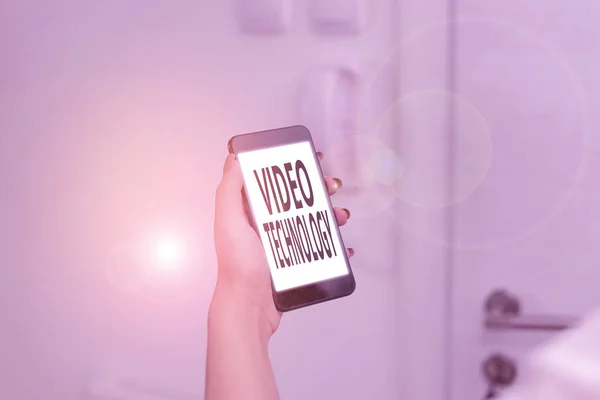 ビデオ技術を示すメモを書く 映像と音の記録と再生のためのビジネスコンセプト — ストック写真