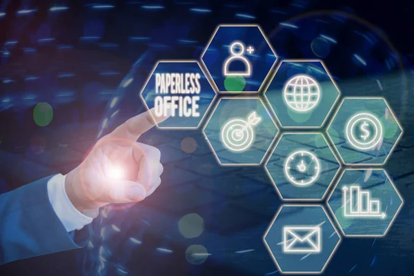 Kelime yazma Kağıtsız Ofis. Kağıt kullanımının kaldırıldığı iş fotoğrafı gösterimi çalışma ortamı