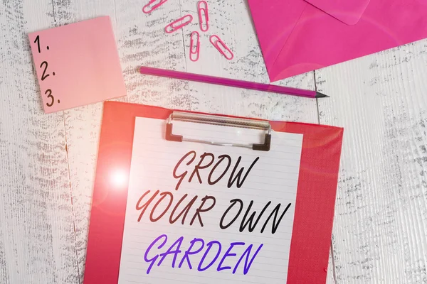 Escrevendo Nota Mostrando Crescer Seu Próprio Jardim Conceito Negócio Para — Fotografia de Stock