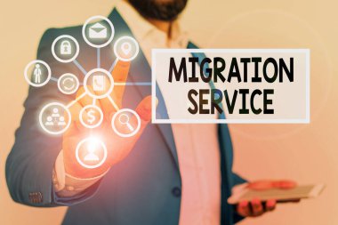 Geçiş Hizmeti yazma el yazısı metin. Şirket verilerinin bulut hizmeti sağlayıcılarına taşınması anlamına gelen kavram.