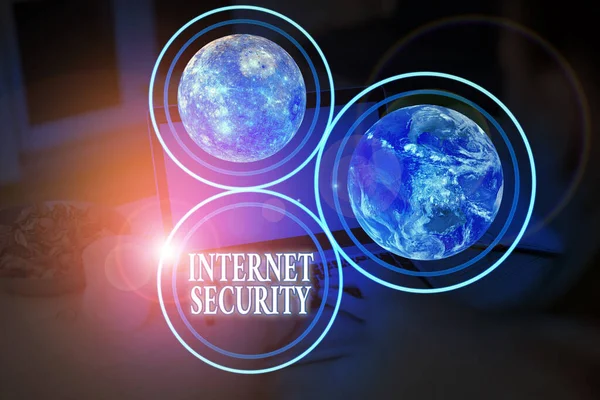 Skriva text Internet Security. Begreppet säkerhet som behandlar exakt Internetbaserade hot Delar av denna bild som tillhandahålls av Nasa. — Stockfoto