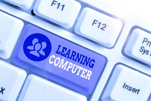 Sinal Texto Mostrando Learning Computer Exibição Fotos Negócios Saiba Mais — Fotografia de Stock