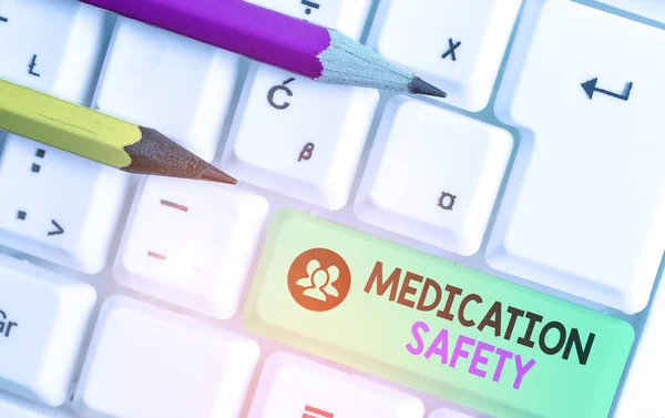 Znak Tekstowy Pokazujący Bezpieczeństwo Leków Biznes Zdjęcie Tekst Wolność Krzywdy — Zdjęcie stockowe