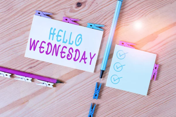 Señal Texto Que Muestra Hello Wednesday Foto Negocios Mostrando Hump —  Fotos de Stock