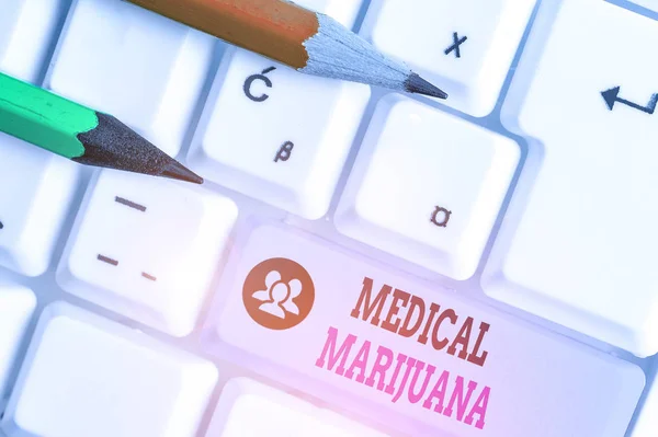 Skriva Lapp Som Visar Medicinsk Marijuana Affärsidé Rekommenderas Genom Att — Stockfoto