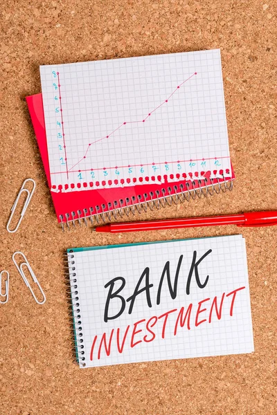 Banki Befektetést Mutató Szövegtábla Üzleti Fotó Bemutatása Pénzügyi Közvetítő Amely — Stock Fotó