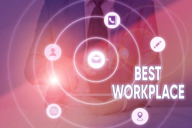 En İyi İş Yeri 'ni gösteren not yazılıyor. İşletme konsepti çalışanların bireysel olarak meritokrasiyi teşvik etmelerine yardımcı olur