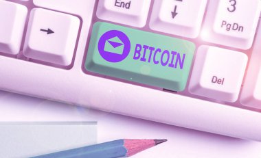 Word metin yazma Bitcoin. Cryptocurrency Blockchain dijital Döviz Alım Tradeable belirteci iş kavramı.
