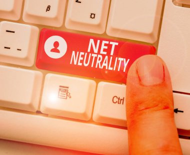 Net Tarafsızlığı gösteren bir not yazıyorum. Tüm web sitelerine eşit erişim sağlayan iş fotoğrafı gösterme kuralları Açık İnternet.