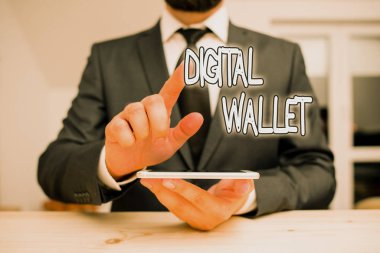 Kelime yazma metni Dijital Cüzdan. Ekommerce işlemleri için software tabanlı bir iş konsepti Erkek giyimi sunumu için yüksek teknoloji akıllı telefonu kullanın.