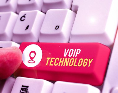 Voip Teknolojisini gösteren kavramsal el yazısı. İş fotoğrafı gösterimi telefon görüşmeleri için İnternet 'i iletim aracı olarak kullan.