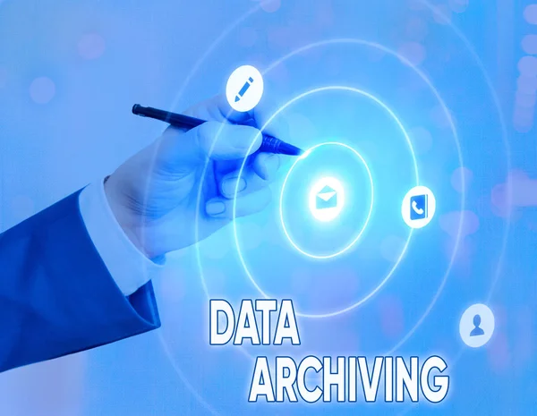 "Conceptual hand writing showing Data Archiving". Texte photo d'entreprise pour sécuriser et stocker les données pour une conservation à long terme . — Photo