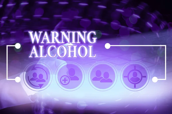 Psaný vzkaz s varováním Alkohol. Obchodní fotografie zobrazující zprávy se objevují na obalu alkoholických nápojů. — Stock fotografie