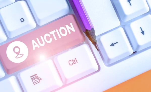 Handstilstextskrivning Auktion. Begreppet offentlig försäljning Varor eller egendom som säljs till högstbjudande Inköp. — Stockfoto