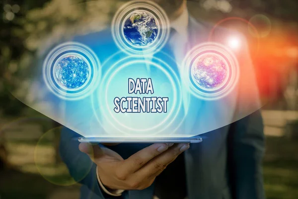 Conceptueel handschrift met Data Scientist. Business foto tekst demonstreren gebruikt voor het analyseren en interpreteren van complexe digitale gegevens Elementen van dit beeld geleverd door Nasa. — Stockfoto