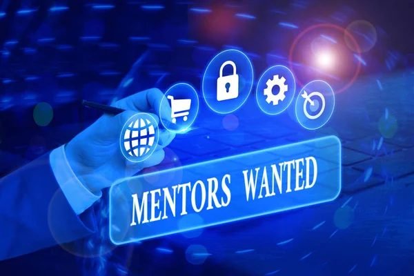Escribiendo una nota que muestra a Mentors Wanted. Exhibición de fotos de negocios en busca de alguien que enseña o da ayuda y asesoramiento . — Foto de Stock
