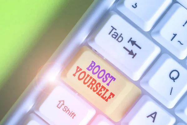 Texto de escritura a mano Boost Yourself. Concepto que significa hacerte sentir más positivo o más seguro . —  Fotos de Stock