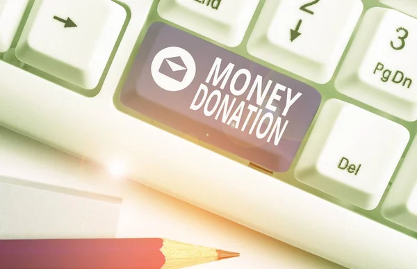 Schrijfbriefje met gelddonatie. Zakelijke foto presentatie van iets dat iemand geeft aan een goed doel of een andere. — Stockfoto