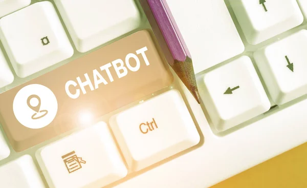 Escritura a mano escritura de texto Chatbot. Concepto que significa un tipo de programa informático que simula la conversación humana . — Foto de Stock