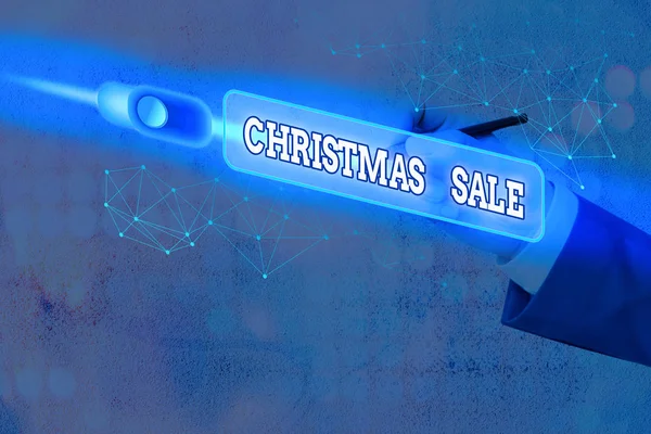 Текстовый знак с рождественской распродажей. Концептуальный фотопериод, в течение которого розничный торговец продает товары по сниженным ценам . — стоковое фото