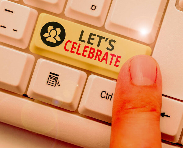 Консервативное рукописное написание Let S Rate. Деловая фотовыставка или другое социальное мероприятие в особый день или по случаю
.