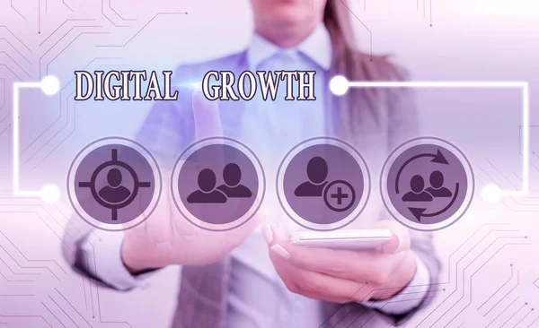 Textzeichen für digitales Wachstum. konzeptionelle Fotonutzung digitaler Technologie zur Lösung traditioneller Probleme. — Stockfoto