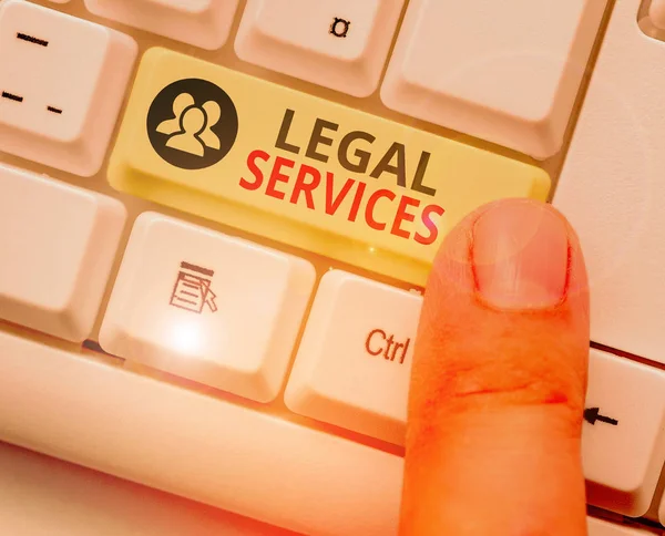 Escrita de mão conceitual mostrando Serviços Jurídicos. Foto de negócios mostrando quaisquer serviços que envolvam questões legais ou relacionadas com a lei . — Fotografia de Stock