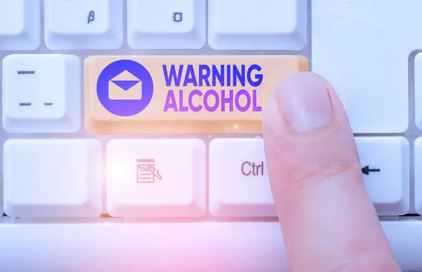 Konceptuální rukopis ukazující Varování Alkohol. Obchodní foto textové zprávy se objeví na obalu alkoholických nápojů. — Stock fotografie