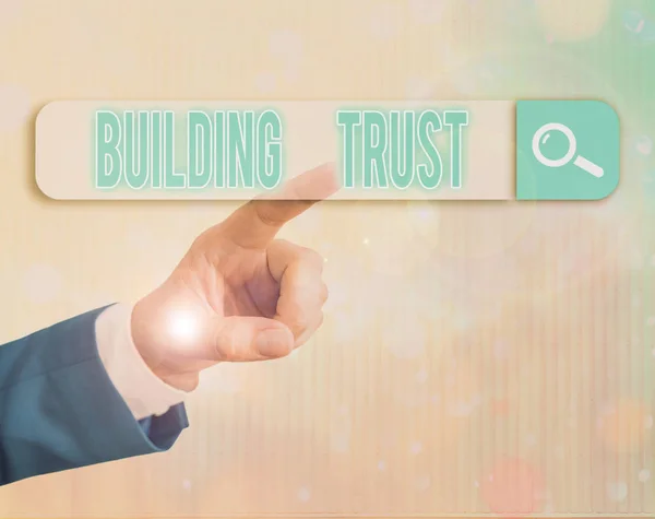 Scrivere una nota che mostri Building Trust. Foto aziendale che mostra l'attività di fiducia emergente tra mostrare di lavorare in modo efficace . — Foto Stock