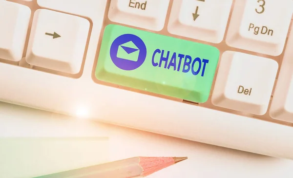 Parola che scrive testo Chatbot. Business concept per una sorta di programma per computer che simula la conversazione umana . — Foto Stock