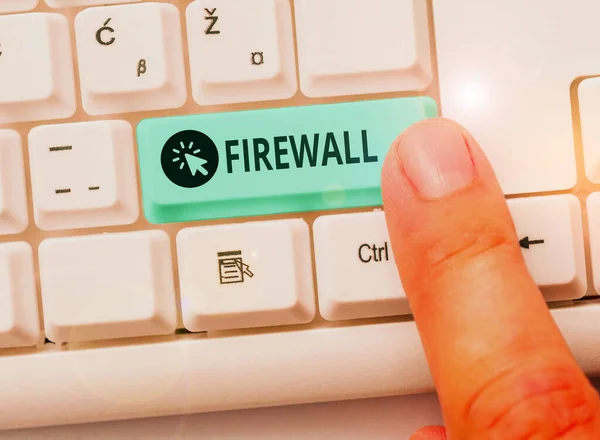 Texto de escritura de palabras Firewall. Concepto de negocio para proteger la red o el sistema del acceso no autorizado con firewall . — Foto de Stock