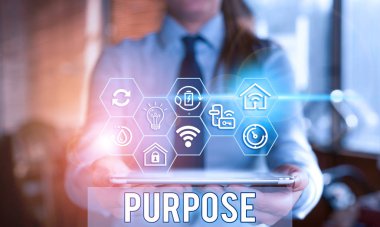 El yazısı maksatlı. Bir şeyin yapılma, yaratılma ve var olma sebebi.