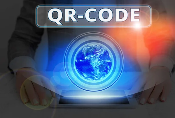 Tekstbord met Qr Code. Conceptuele foto het handelsmerk voor een type matrix barcode Een machineleesbare code Elementen van deze afbeelding geleverd door Nasa. — Stockfoto