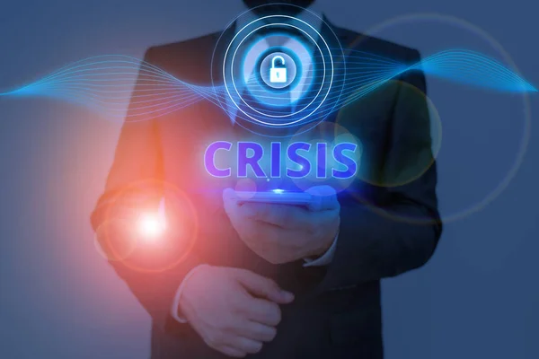 Textzeichen mit Krise. konzeptionelle Zeit, in der schwierige oder wichtige Entscheidungen getroffen werden müssen. — Stockfoto