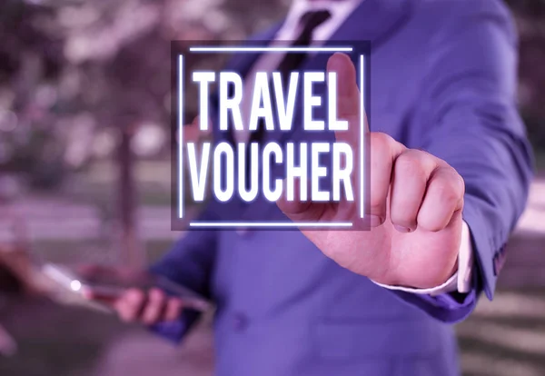 Handschrift tekst schrijven Travel Voucher. Concept betekent verhandelbaar transactie type ter waarde van een bepaalde monetaire waarde Zakenman met wijzende vinger voor hem. — Stockfoto
