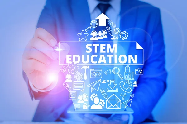 Stem Education'ı gösteren kavramsal el yazısı. İlk okul ve ortaöğretim öğrencilerini üniversiteye hazırlamak için iş fotoğrafı metni geliştirildi. — Stok fotoğraf