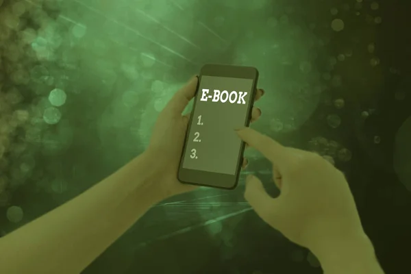 Conceptuele hand schrijven weergegeven: E-boek. Zakelijke foto tekst elektronische versie van het gedrukte boek die, computer of tablet lezen kan. — Stockfoto