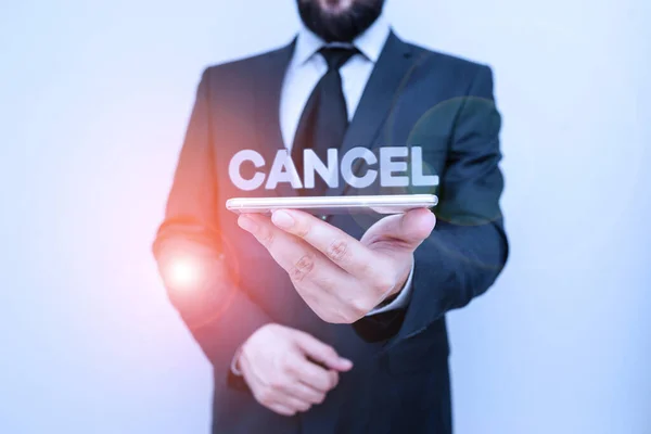 Escritura a mano texto Cancelar. Concepto significado Para decidir o anunciar que el evento planificado no tendrá lugar Hombre traje de trabajo formal desgaste humano mantenga inteligente teléfono inteligente de alta tecnología utilizar una mano . — Foto de Stock