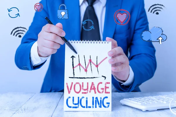 Γραπτό σημείωμα που δείχνει Voyage Cycling. Επαγγελματική έκθεση φωτογραφίας Χρήση ποδηλάτων για αναψυχή και άσκηση μεταφορών. — Φωτογραφία Αρχείου