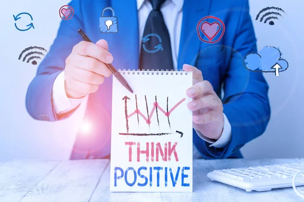 Escribiendo una nota que muestra Think Positive. Foto de negocios mostrando a creer que usted va a tener éxito en su objetivo . — Foto de Stock