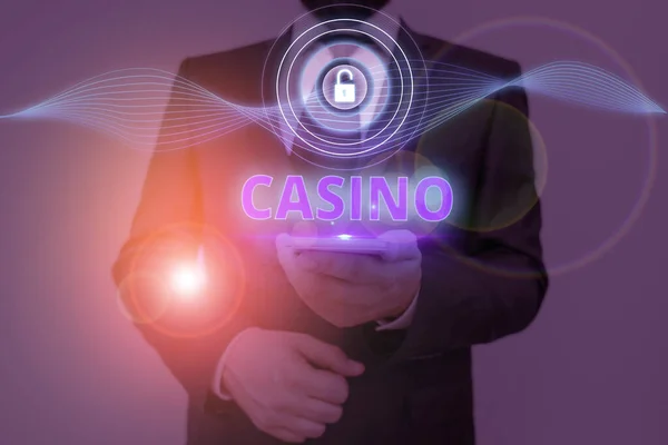 Signe texte montrant Casino. Photo conceptuelle un bâtiment où les jeux en particulier la roulette et les jeux de cartes sont joués . — Photo