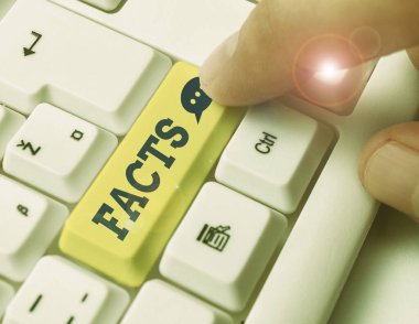 Metin işaret gösteren gerçekler. Kanıt veya rapor haber makale blog bir parçası olarak kullanılan kavramsal fotoğraf bilgileri.