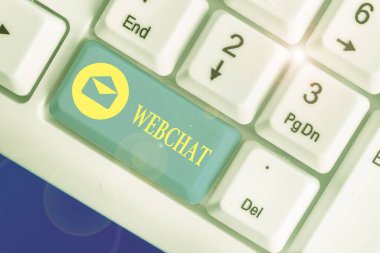 Webchat 'i gösteren kavramsal el yazısı. Kullanıcıların internet kullanarak gerçek zamanlı iletişim kurmalarını sağlayan iş fotoğraflama sistemi.
