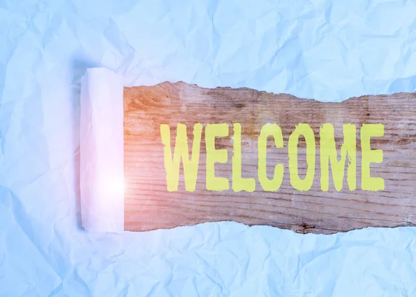 Writing note showing Welcome. Business photo showcasing instance or analysisner of greeting someone in polite or friendly way Cardboard which is torn placed above a wooden classic table. — Stockfoto