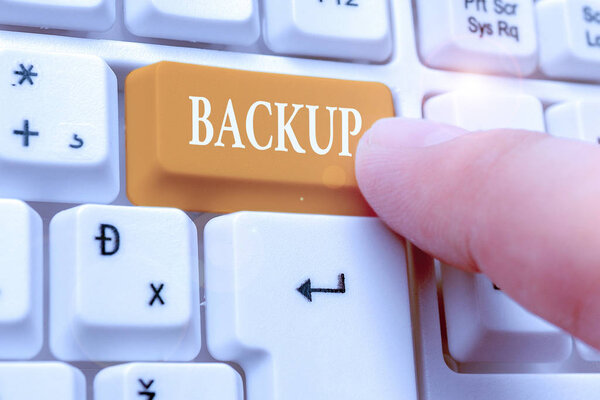 Резервное копирование рукописного текста. Концепция, означающая копию файла или другой информации, сделанной в случае потери оригинала
.