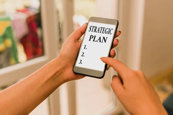 Handschrift Text Schreiben strategischer Plan. Konzept bedeutet Analyseaktivität, die verwendet wird, um Prioritäten zu setzen und zu fokussieren. — Stockfoto