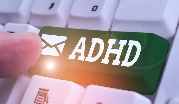 Escrevendo nota mostrando Adhd. Foto de negócios mostrando transtorno de saúde mental de crianças Hyperactive Trouble prestando atenção . — Fotografia de Stock