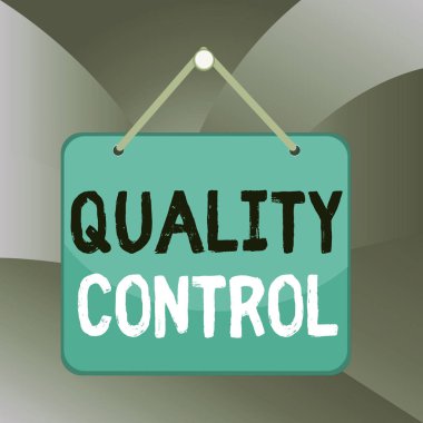 El yazısı Kalite Kontrolü. Analiz edilmiş ürünlerde standartları koruyan bir sistem anlamına gelen kavram. Renkli hatırlatıcı boş tahta boş alan arka plan dikdörtgenini ekler.