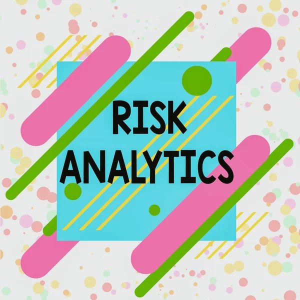 Handschrift tekst schrijven Risk Analytics. Concept betekent studie van de onderliggende onzekerheid van een bepaalde handelwijze Asymmetrisch ongelijk vormgegeven format patroon object outline meerkleurig ontwerp. — Stockfoto