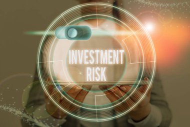 Sözcük yazma Yatırım Riski. Yatırım kararının doğasında olan potansiyel finansal kayıp konsepti.